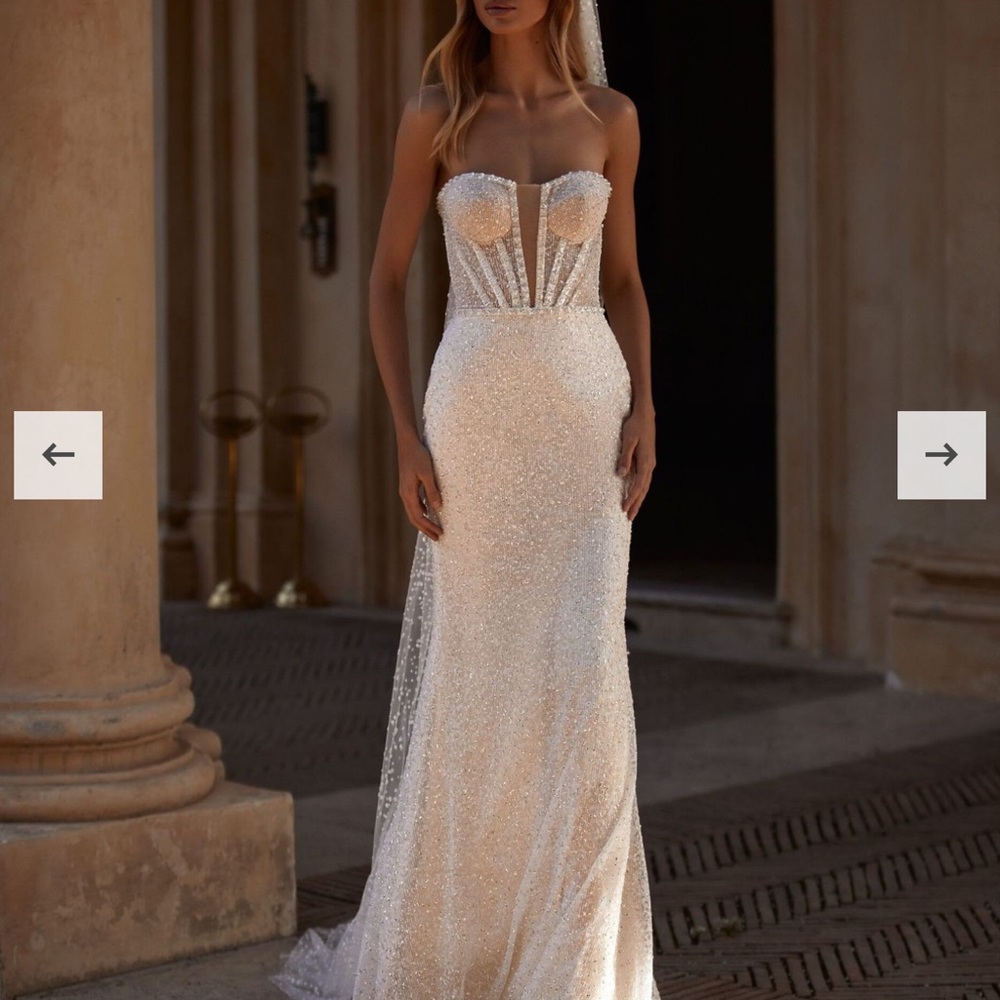 Stunning Cream Strapless Wedding Dress